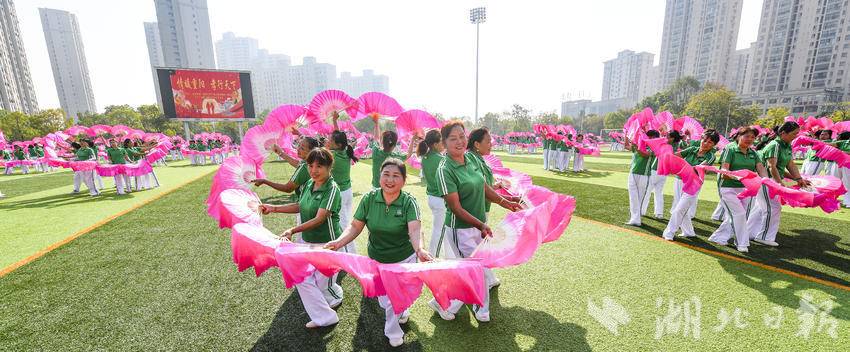 嘉魚千人廣場舞慶祝九九重陽節.doc